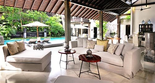 Villa De Suma - Living area overlooking private pool